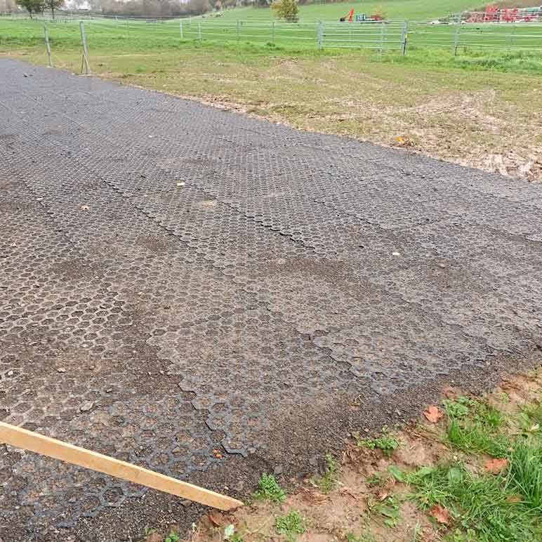 MOSAIK ALVEOLES - Bodenplatten für Parkplätze & Landwirtschaft