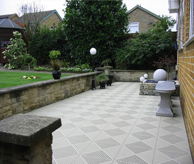 Pourquoi choisir des dalles de terrasse clipsables drainantes ?