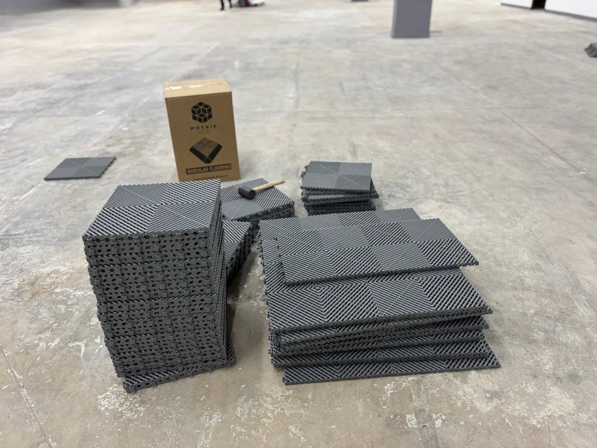 AutoCAD während der Verlegung: AERO-Platten, die auf den vorhandenen Beton aufgesteckt werden