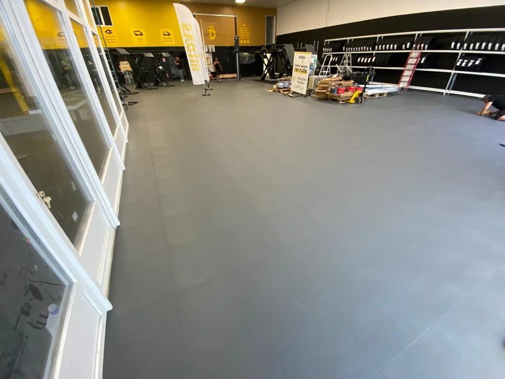 After: ULTIMA PURE dark gray tiles with invisible joints, installed at the Brie Auto Services auto center