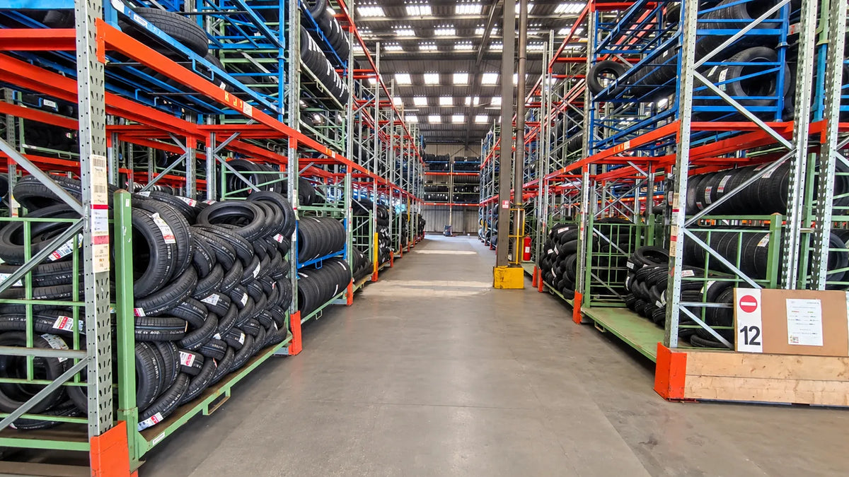 Avant : béton endommagé dans une allée de stockage de pneumatiques Copadex (45)