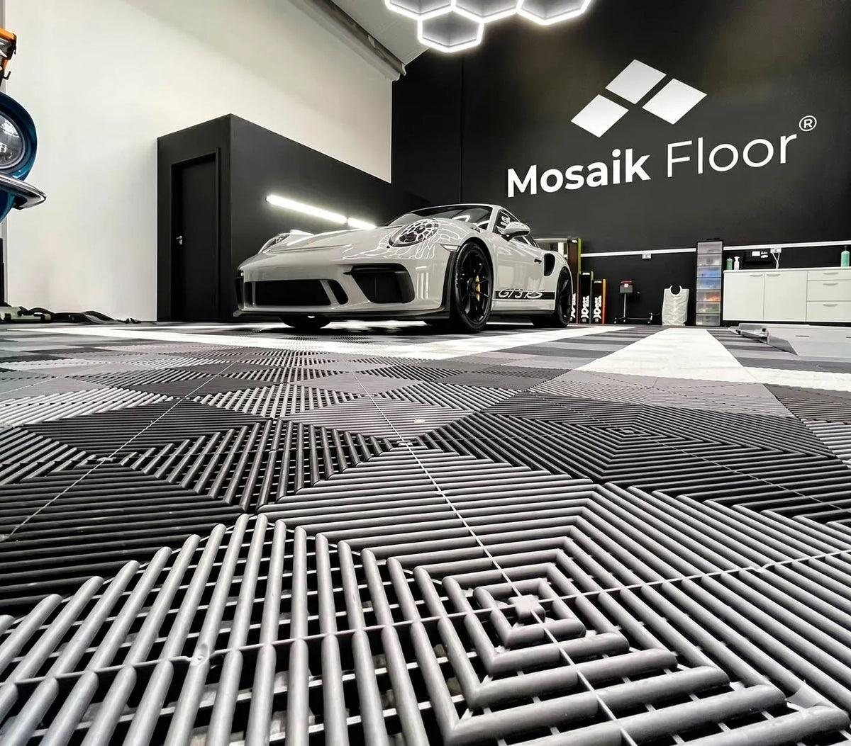 Showroom MOSAIK-FLOOR : dalles AERO gris, noir et blanc
