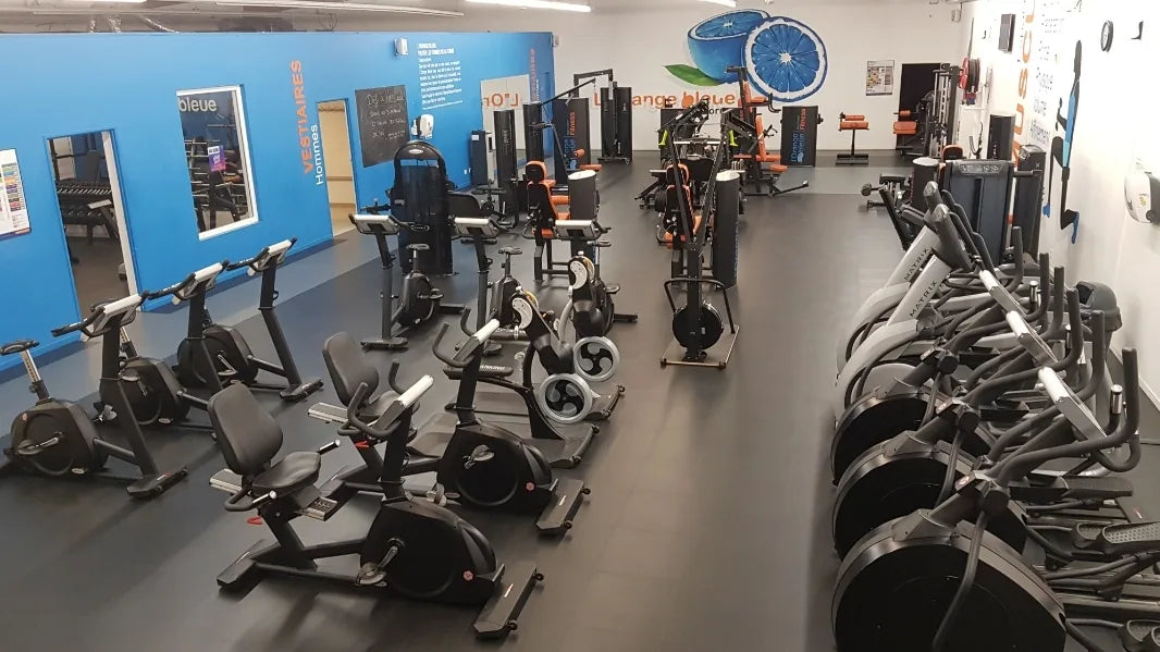 L'Orange bleue Agen après pose : dalles ULTIMA INDUSTRY noir clipsées sur le carrelage