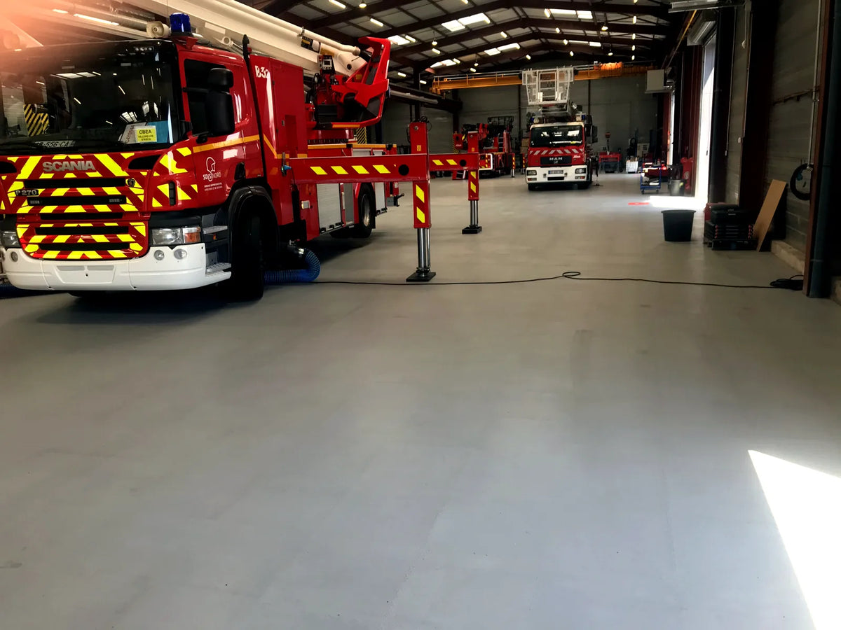 Rosenbauer (69): Fire truck on light gray ULTIMA INDUSTRY PURE tiles, glued in place