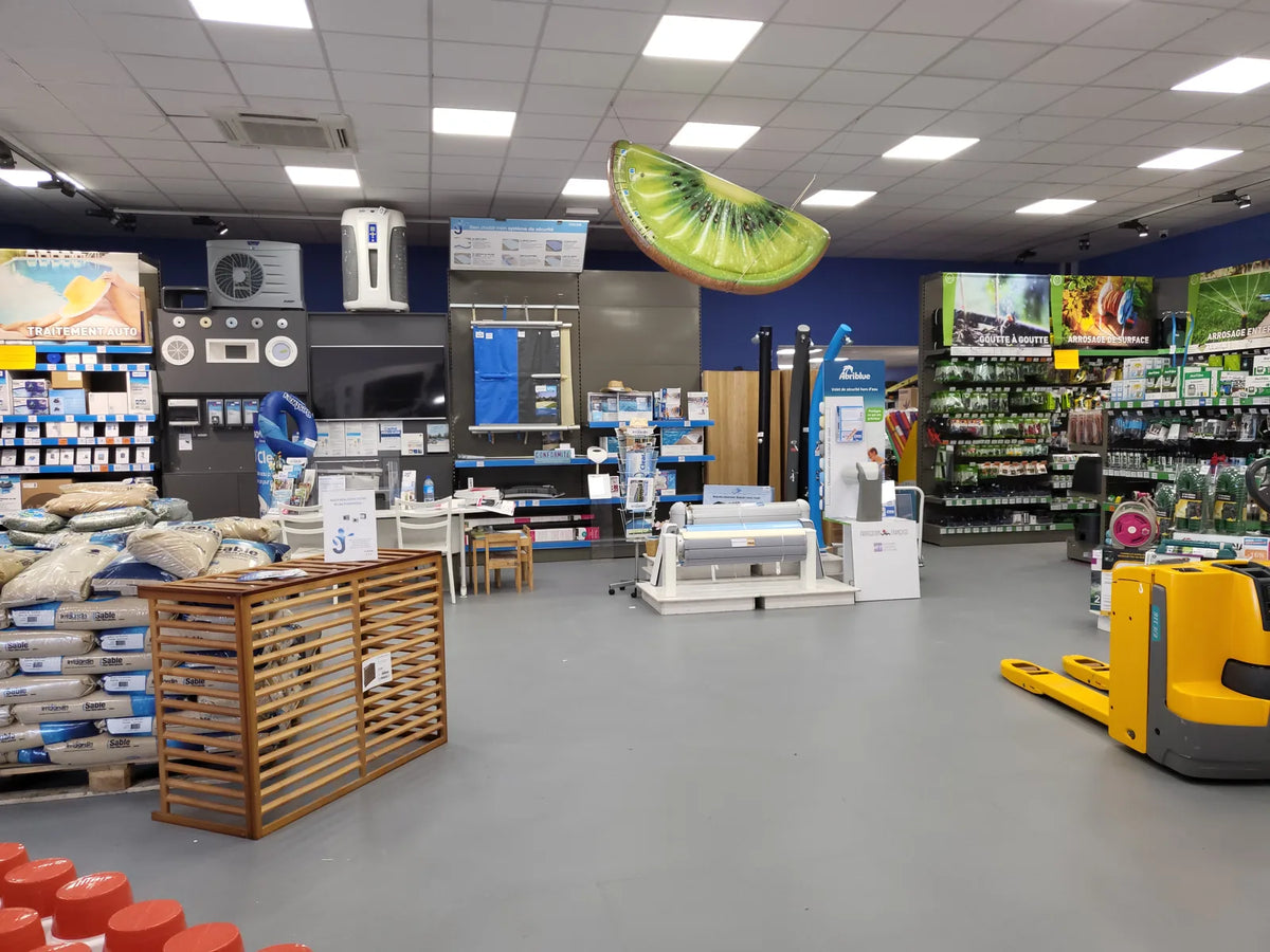 Magasin Irrijardin après pose : 600 m² de dalles PVC ULTIMA INDUSTRY PURE gris foncé