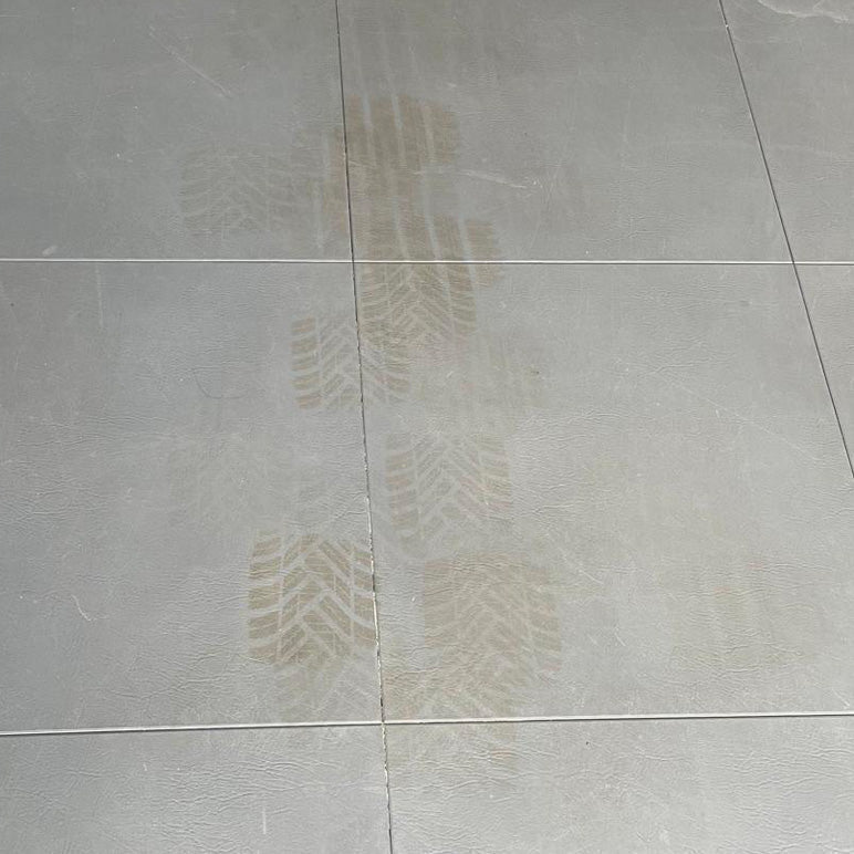 Control the installation of your PVC tiles: avoid expansion and tire stains