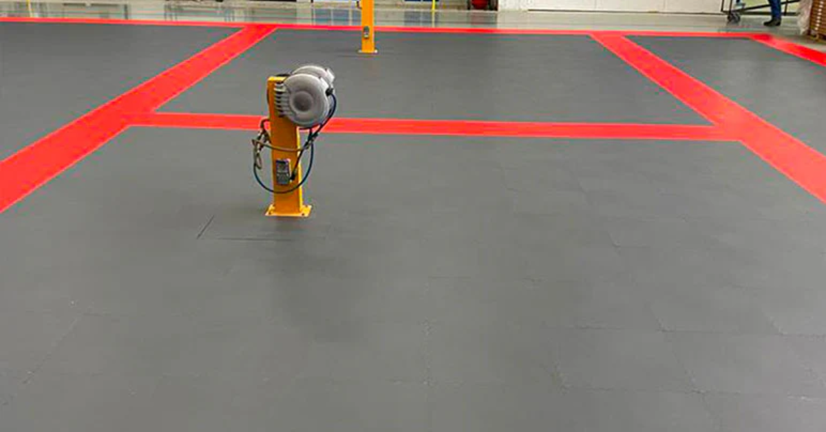 PVC tiles with invisible joints: how to create a visual continuity effect?