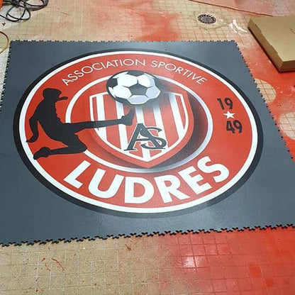 LOGO STAMPATO SU PIASTRELLE IN PVC